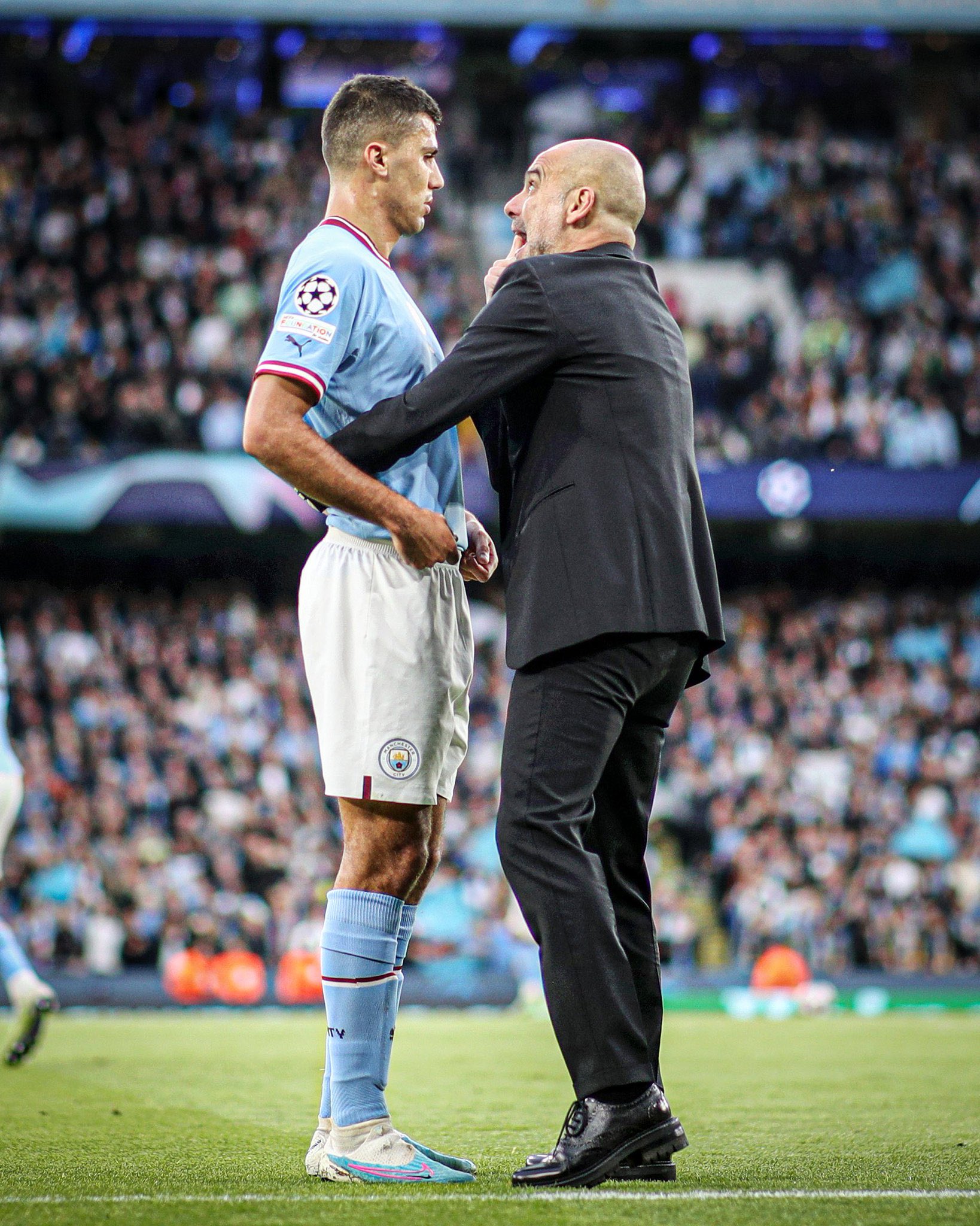 "Con cứ yên tâm nghỉ trị thương, thày có cả chục người thay con rồi", Pep Guardiola an ủi Rodri